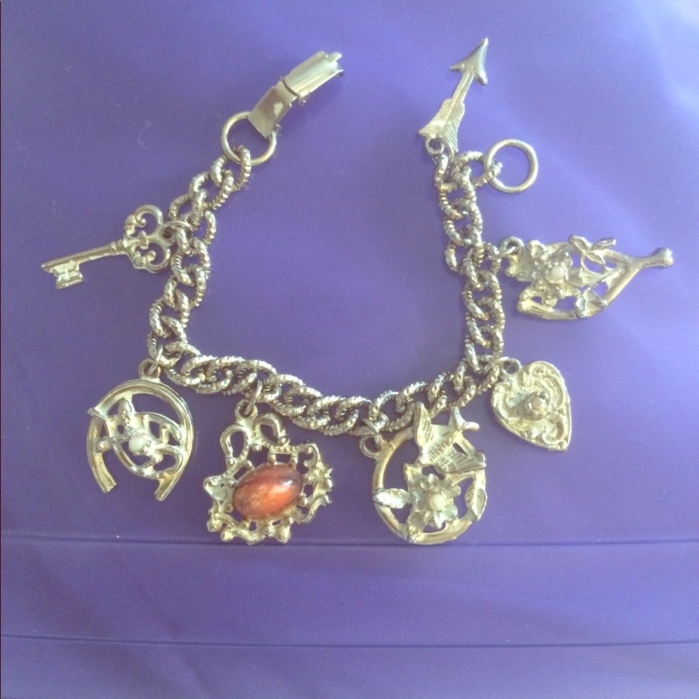 ❤️ Vintage (from the 70s) charmed chain bracelet